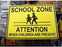 プラスチック看板 『SCHOOL ZONE ATTENTION/スクールゾーン』 CA-41 ガレージ雑貨 アメリカン雑貨