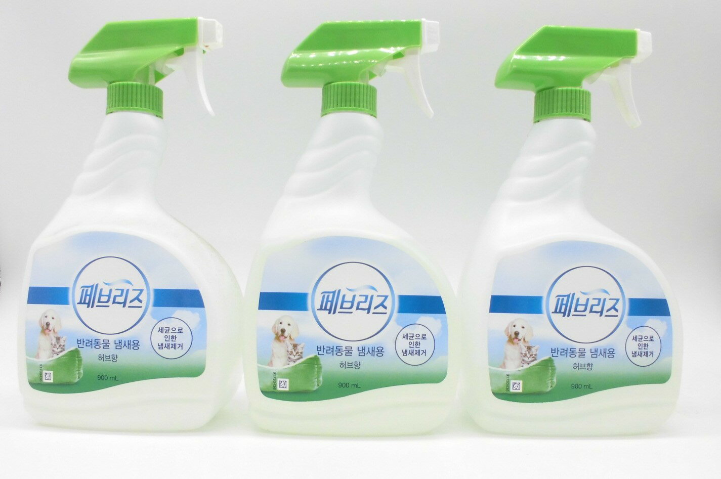 韓国　ファブリーズ　ペットの臭いに！　消臭＋除菌スプレー　布製品用　新品