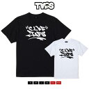 B2W × TAPS / タップス「"TAG" Logo S/S T-Shirts B」タギング ロゴ プリント クルー Tシャツ 半袖T ブラック/ホワイト ストリート ルード カジュアル ユニセックス メンズ レディース ビッグサイズ 取扱 新作 B2W