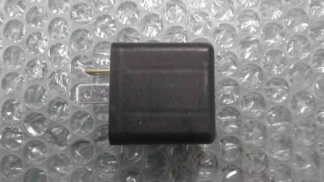 バイクパーツ　アドレス 110 4ST　CE47A-152xxx　の　ウインカーリレー *1629436727　【中古】【送料込】