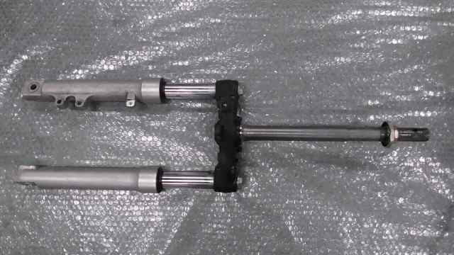 バイクパーツ　SCR110　LWBTDH10791014xxx　の　フロントフォーク *1633679297　【中古】【送料込】