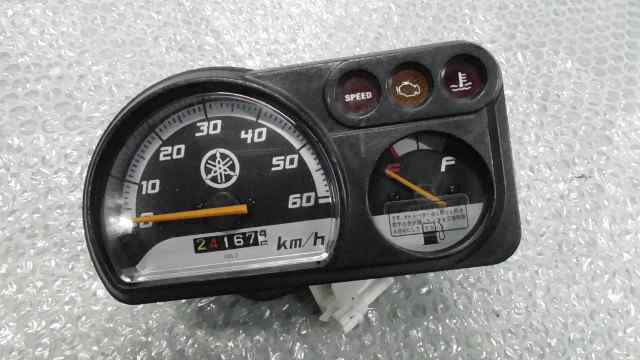 バイクパーツ　ギア4スト　UA08J-030xxx　の　メーター *1640224440　【中古】【送料込】
