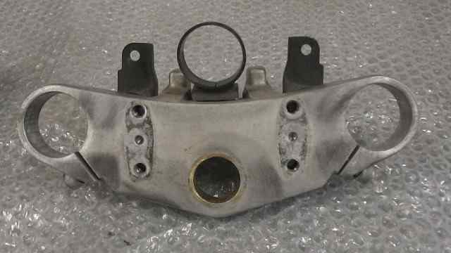 バイクパーツ バリオス ZR250A-041xxx の トップブリッジ *1641961527 【中古】【送料込】