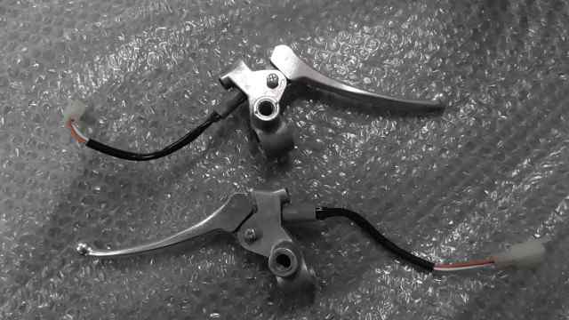 バイクパーツ レッツ4バスケット CA43A の ブレーキレバーホルダー M10 *1645494929 【中古】【送料込】