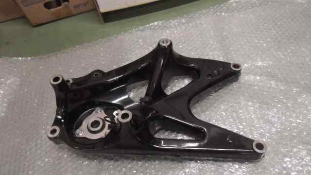 バイクパーツ　N-MAX155　 SG50J-001xxx　の マフラーステー *1645499829　【中古】【送料込】