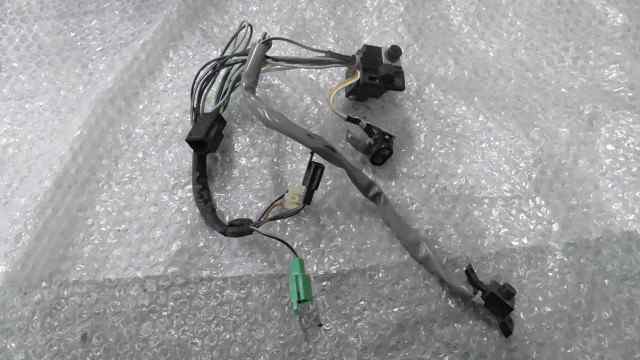 バイクパーツ アドレスV50 CA44A-167xxx の ハンドルスイッチ *1647324615 【中古】【送料込】