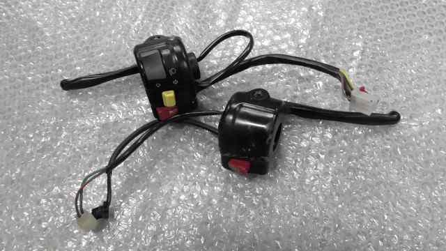 バイクパーツ　ジョグ(FI)　SA36J　の　ハンドルスイッチ　左右　M8 *1648003864　【中古】【送料込】
