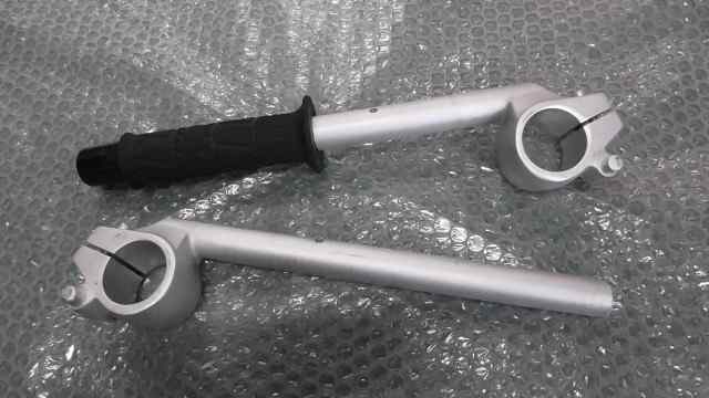 バイクパーツ Megelli メガリ 250r LWGYDNL06CA002 の セパハン *1648185382 【中古】【送料込】