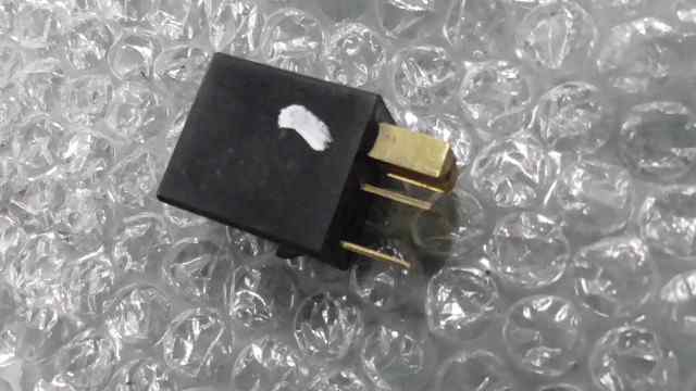 バイクパーツ　アドレス 110 4ST　CE47A-115xxx　の　リレー *1649905299　【中古】【送料込】