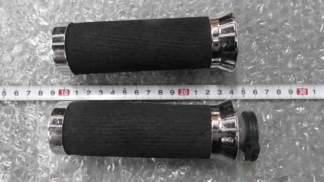 バイクパーツ スペーシー100 JF13-1217xxx の アクセルグリップ カラー *1650340807 【中古】【送料込】