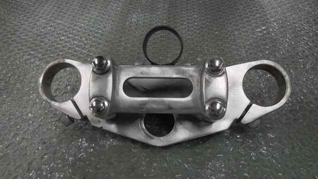 バイクパーツ バリオス ZR250A-007xxx の トップブリッジ *1650593084 【中古】【送料込】