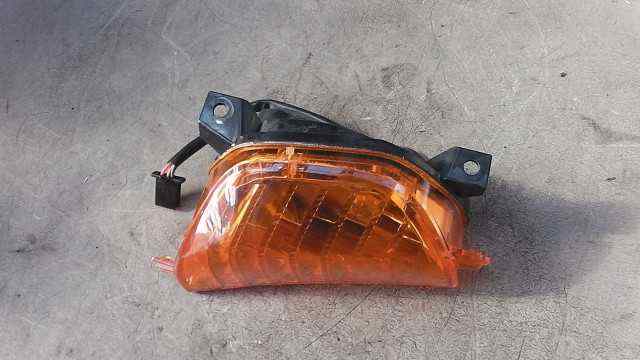 バイクパーツ　フォルツァZ　MF10-1301xxx　の　ウインカー　左 *1482893900　【中古】【送料込】
