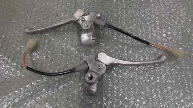 バイクパーツ　レッツ5G　CA47A　の　ブレーキレバーホルダー　左右　M10 *1652921819　【中古】【送料込】