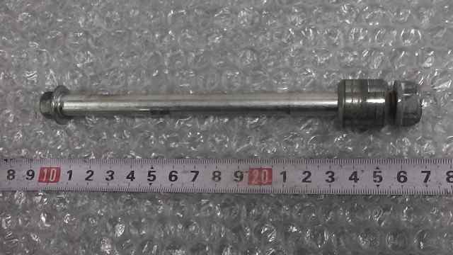 バイクパーツ　リトルカブ FI 　AA01　の　フロントアクスルシャフト *1654222255　【中古】【送料込】