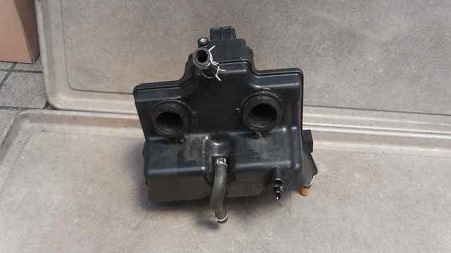 バイクパーツ　GSR250　LC6GJ55D001107　の　エアクリーナーボックス *1497413541　【中古】【送料込】