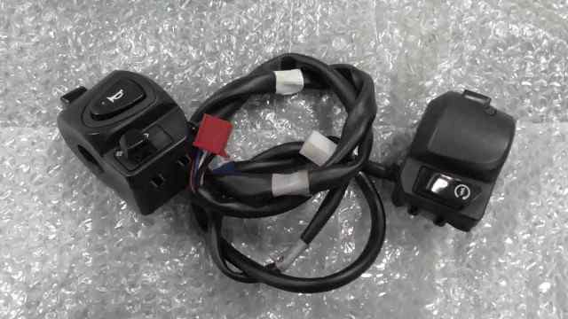 バイクパーツ ビーノ4スト FI AY02-1002xxx の ハンドルスイッチ 左右 *1656464808 【中古】【送料込】