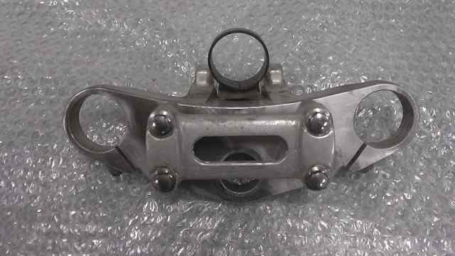 バイクパーツ バリオス ZR250A-021xxx の トップブリッジ *1657156025 【中古】【送料込】