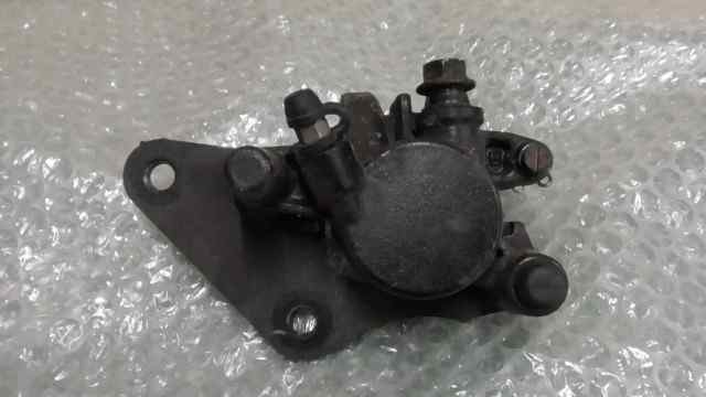 バイクパーツ アクシスZ SED7J-013xxx の キャリパー *1657256791 【中古】【送料込】