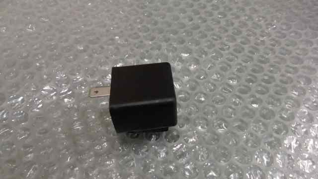 バイクパーツ　ビーノ4スト　FI　AY02-1010xxx　の　ウインカーリレー *1657583982　【中古】【送料込】