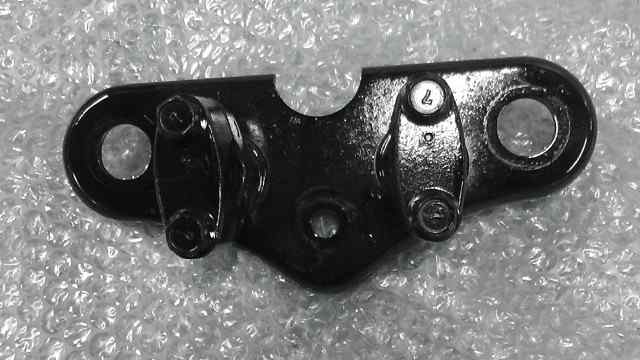 バイクパーツ GS50 NA41A-100xxx の トップブリッジ *1657869889 【中古】【送料込】