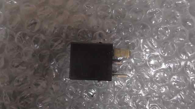 バイクパーツ カブFI AA01-1800xxx の リレー *1658804520 【中古】【送料込】