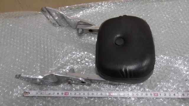 バイクパーツ　エンタイサー125　03B5US-042xxx　の　バックレスト *1660115360　【中古】【送料込】