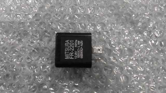 バイクパーツ　プレスカブFI　AA01-1771xxx　の　ウインカーリレー *1660783995　【中古】【送料込】