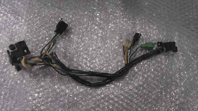 バイクパーツ アドレスV50 CA44A-126xxx の ハンドルスイッチ *1660888319 【中古】【送料込】