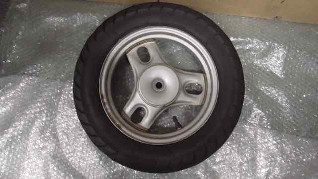 バイクパーツ　クレアスクーピーFI　AF55-1802xxx　の　リアホイール　タイヤ　 *1663210357　【中古】【送料込】