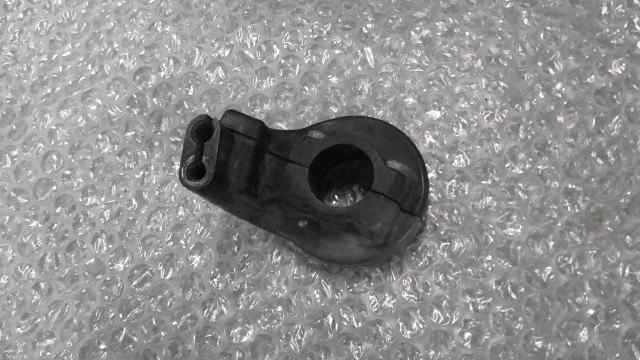 バイクパーツ FTR223 MC34-1107xxx の アクセルホルダー *1666315953 【中古】【送料込】