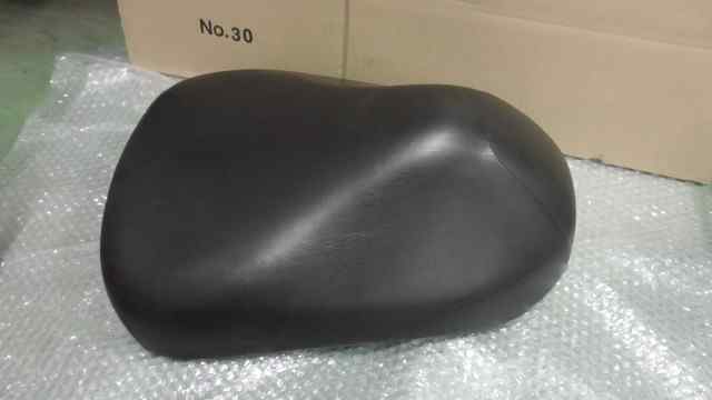 バイクパーツ　ベンリィ　プロ　ESP　AA05-1002xxx　の　シート *1666327932　【中古】【送料込】