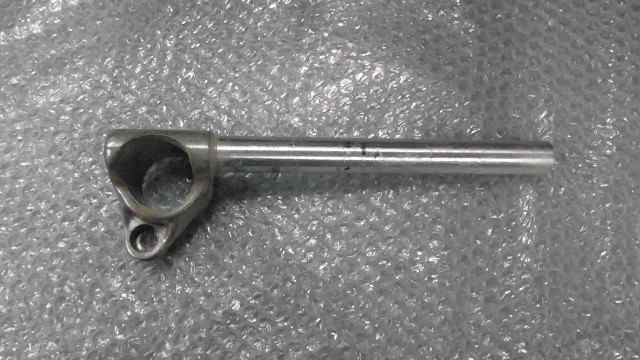 バイクパーツ バンディット400V GK75A-134xxx の ハンドル 右 *1666919448 【中古】【送料込】