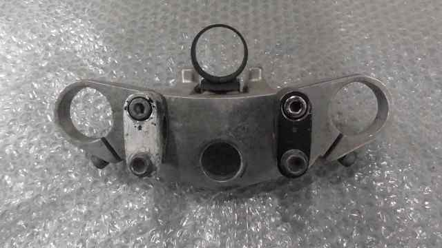 バイクパーツ バリオス ZR250A-016xxx の トップブリッジ *1668128057 【中古】【送料込】