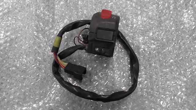 バイクパーツ　ST250 Eタイプ　NJ4AA-101　の　ハンドルスイッチ　右 *1668128065　【中古】【送料込】