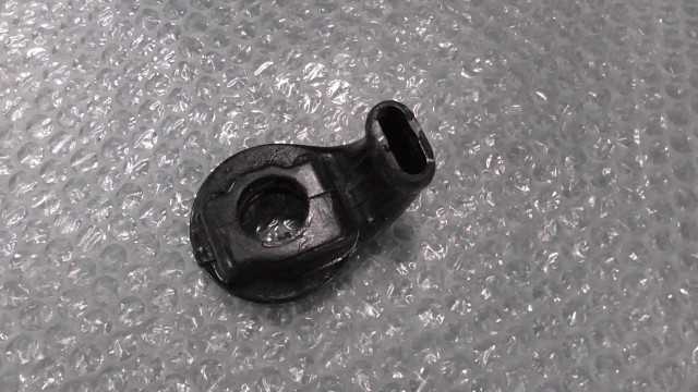 バイクパーツ トリッカー DG10J-003xxx の アクセルグリップホルダー *1668736870 【中古】【送料込】