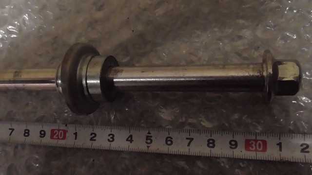 バイクパーツ　カブ50 プロ　AA04-3017xxx　の　フロントアクスルシャフト *1670909953　【中古】【送料込】