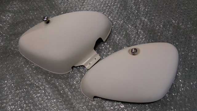 バイクパーツ　リトルカブ セル付　AA01 の　サイドカバー左右 傷 *1671173307　【中古】【送料込】