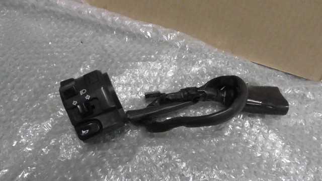 バイクパーツ Z250 ER250C-A06xxx の ハンドルスイッチ 左 *1672970000 【中古】【送料込】