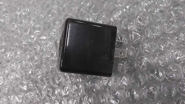 バイクパーツ　GSX250R　LC6DN11AZ01109xxx　の　ウインカーリレー *1674201170　【中古】【送料込】