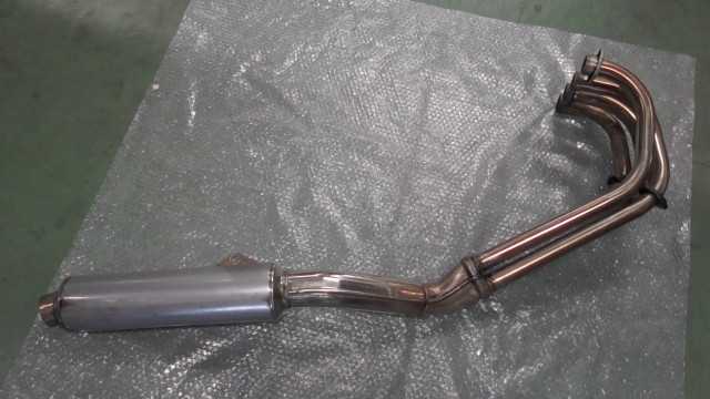 バイクパーツ CBR250R MC17-1014xxx の マフラー 傷 *1675993811 【中古】【送料込】