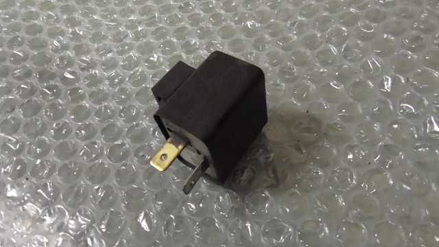 バイクパーツ　アドレス 110 4ST　CE47A-114xxx　の　ウインカーリレー *1676513413　【中古】【送料込】