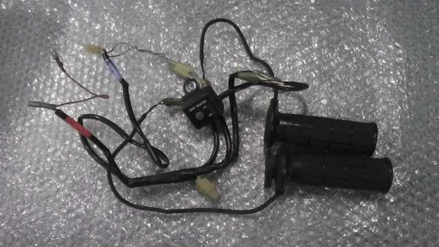 バイクパーツ マジェスティS SG28J-017xxx の グリップヒーター *1676595554 【中古】【送料込】