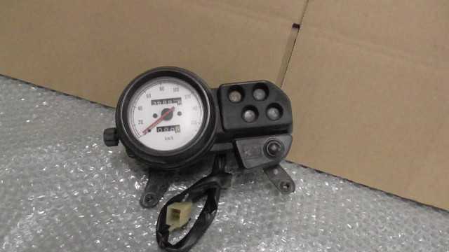 バイクパーツ VTR250 MC33-1011xxx の メーター *1676601625 【中古】【送料込】