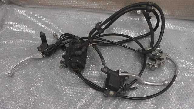 バイクパーツ　カブFI　AA01　の　フロントアクスルシャフト *1677549079　【中古】【送料込】