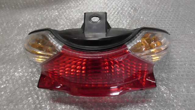 バイクパーツ　アドレスV125S　CF4MA-107xxx　の　テールランプ *1678951552　【中古】【送料込】
