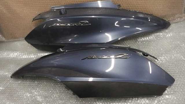 バイクパーツ　アクシスZ　SED7J-006xxx　の　ボディカバー　左右　傷 *1679632053　【中古】【送料込】