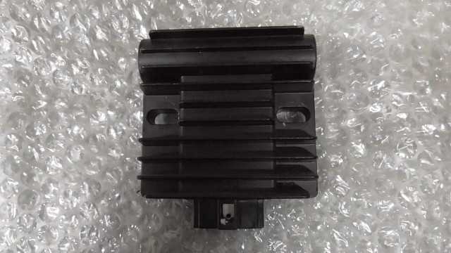 バイクパーツ　アドレス125　DT11A-119xxx　の　レギュレター　 *1681191700　【中古】【送料込】