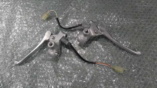 バイクパーツ　レッツ4バスケット　CA43A　の　ブレーキレバーホルダー　M10 *1681956048　【中古】【送料込】