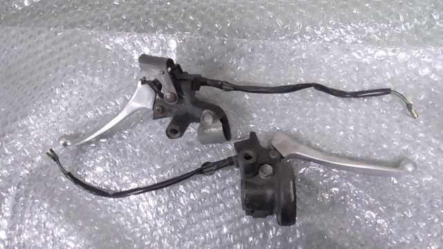 バイクパーツ　ディオフィット　AF27　の　ブレーキレバーホルダー　左右　M8 *1681959052　【中古】【送料込】