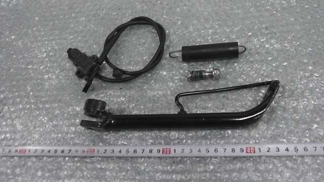 バイクパーツ　アクシスZ　SED7J-004xxx　の　サイドスタンド *1682060494　【中古】【送料込】